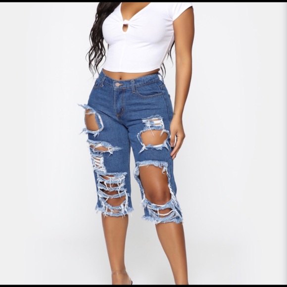 Fashion Nova Denim - Women’s Fashion Nova distressed Jean Capri size 7